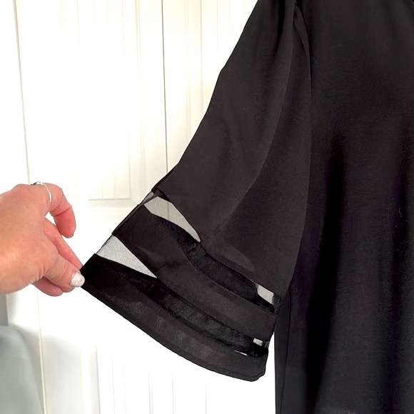 Loose fit, Black top with bell sleeves, sheer panels and buttons. Size 2X - Picture 5 of 9